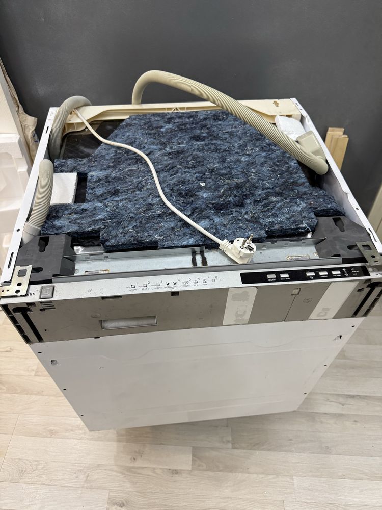 Съдомиялна Electrolux ЗА ЧАСТИ
