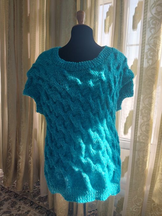 Кофта, жилет,  безрукавка связано спицами