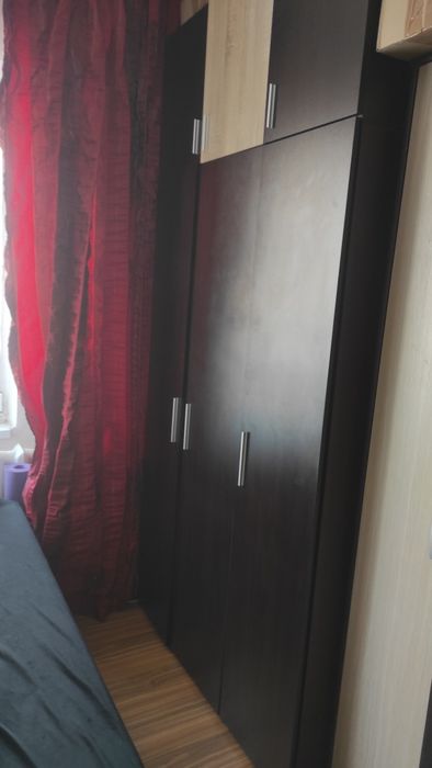 Vand 2 dulapuri cu corpuri suprapozabile
