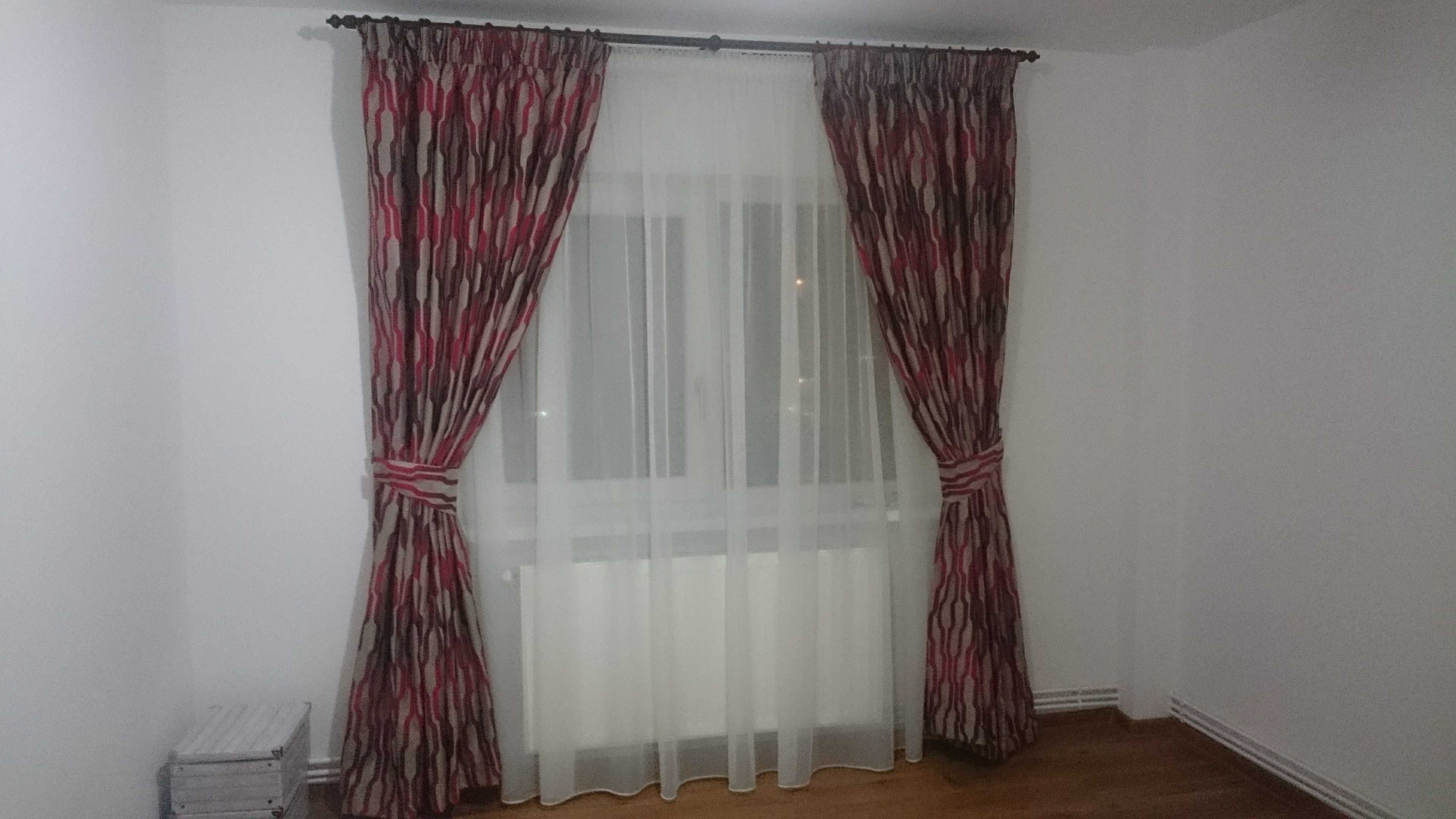 Vand 2 draperii calitate superioara