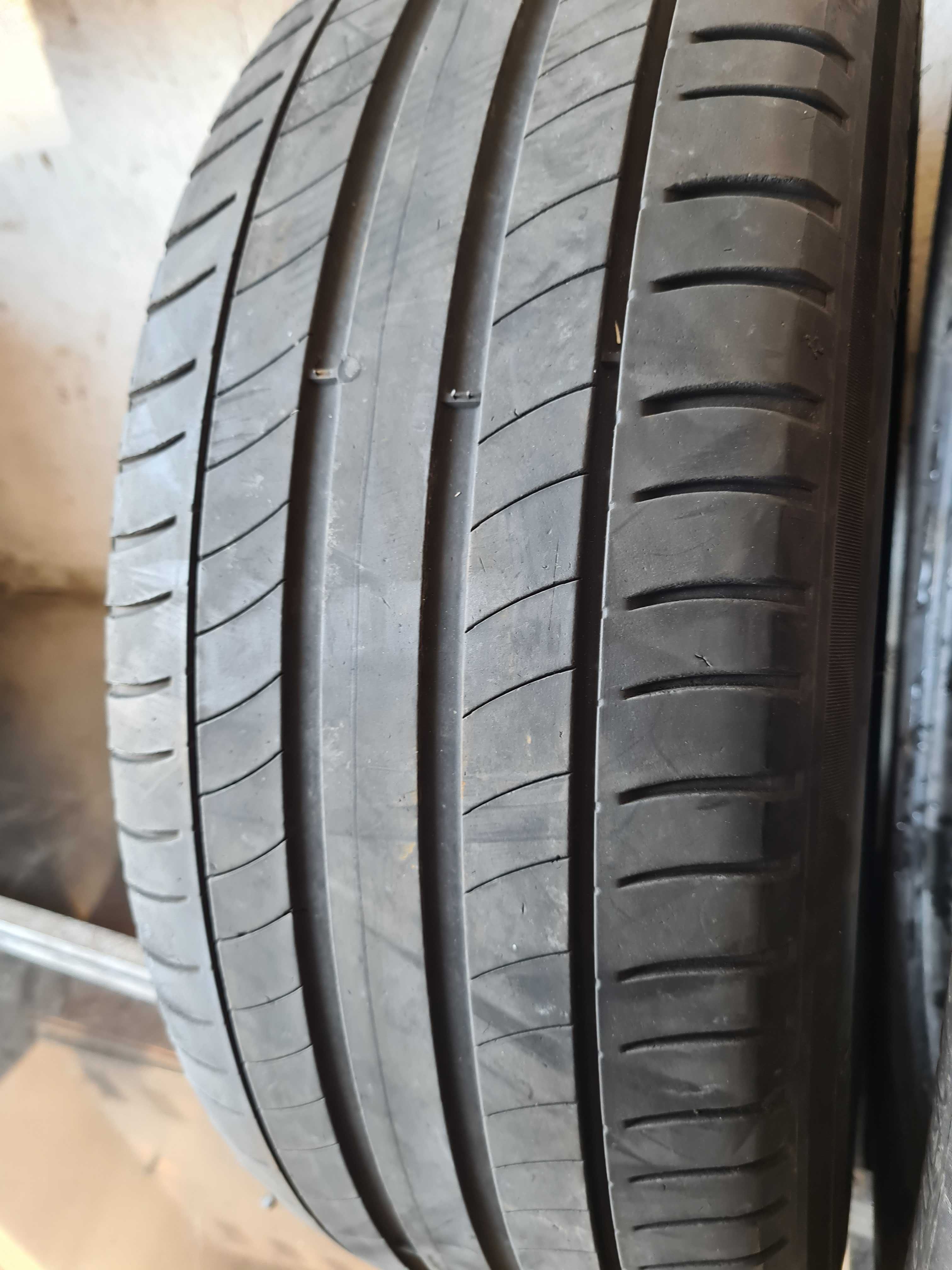 2 бр. летни гуми 215/55/17 Michelin DOT 4615 3 mm