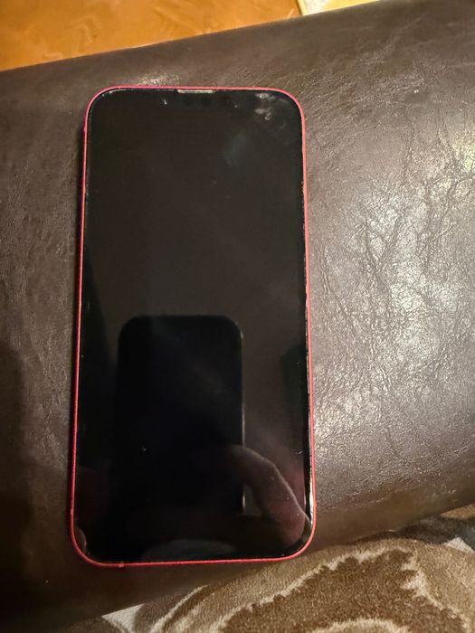 iPhone 14 • 128GB • Red • Отлично състояние • + 5 кейса