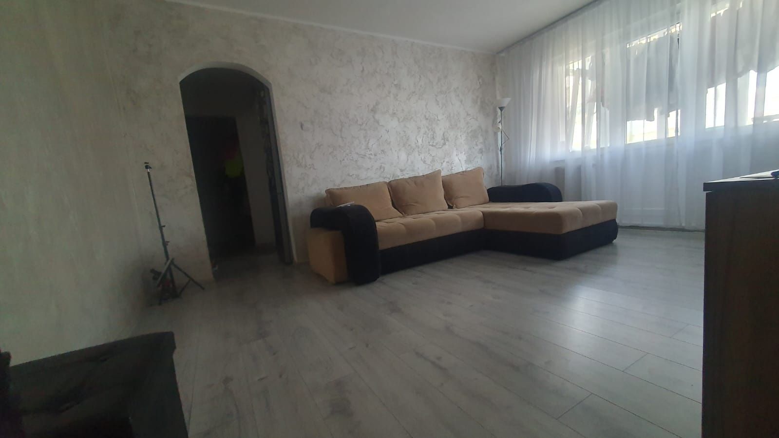 Apartament 2 camere semidecomandat et 1 zona Mioritei