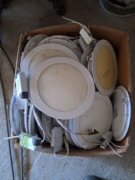 Vad 25 de lămpi funcționale și 7 nefunctionale