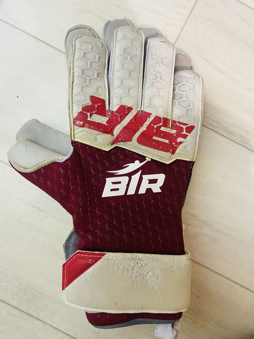 Вратарский перчатки.