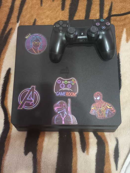 Vand ps4..cu o maneta