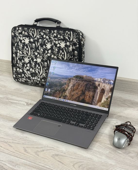 Продам игровой ноутбук Asus в отличном состоянии