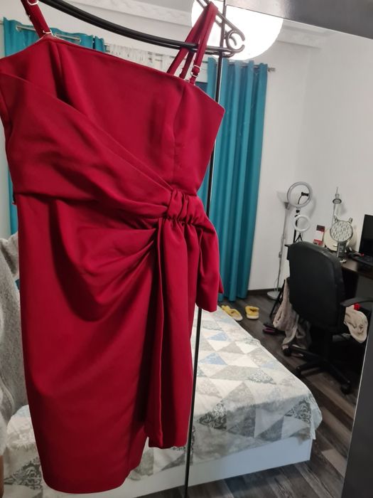 Червена елегантна рокля – чисто нова, не е носена
