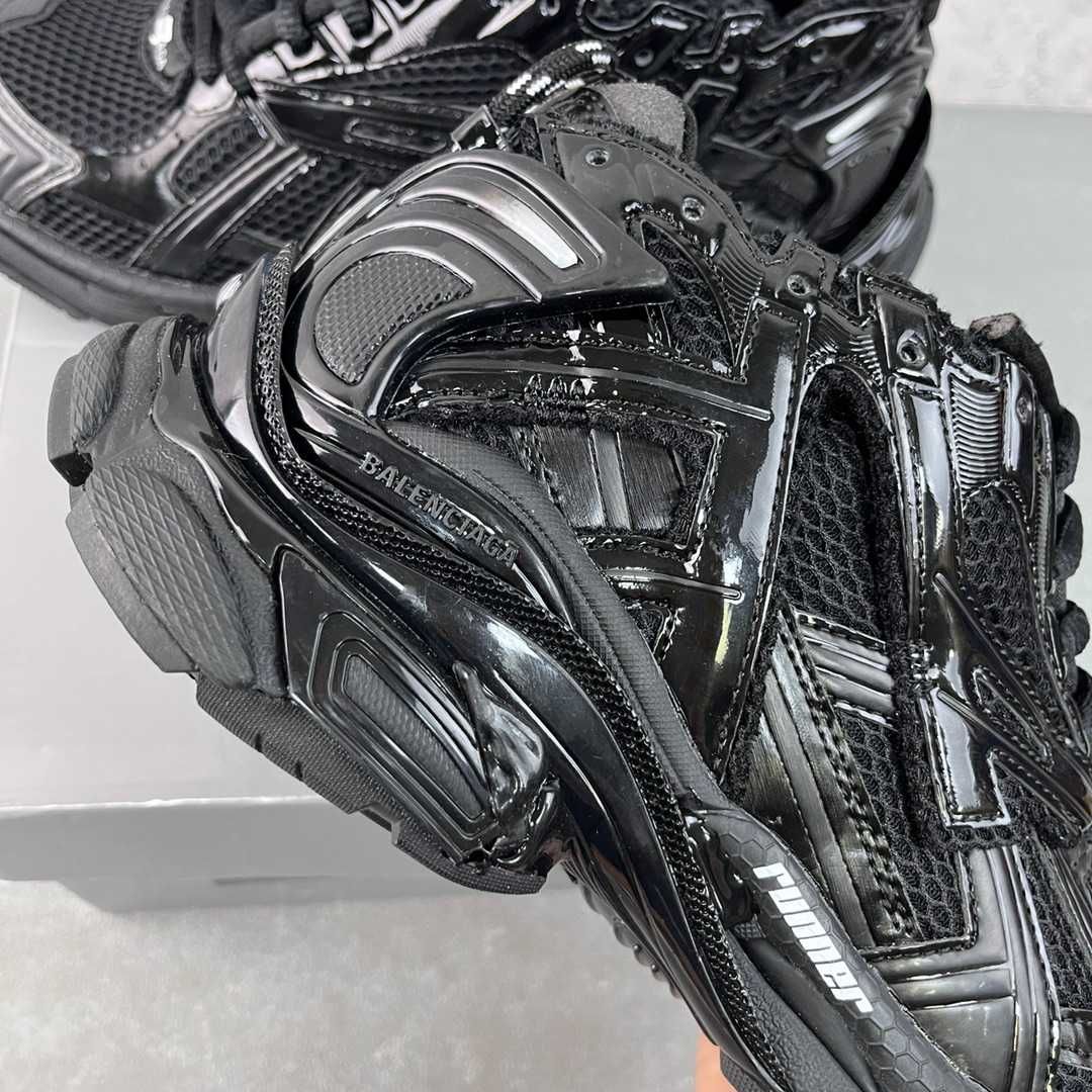 Balenciaga Runners -- Black