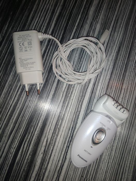 Epilator Panasonic, umed și uscat, model-ES-ED53 alb, 48 pensete,