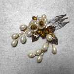 Accesoriu tip pieptene ivoire-auriu