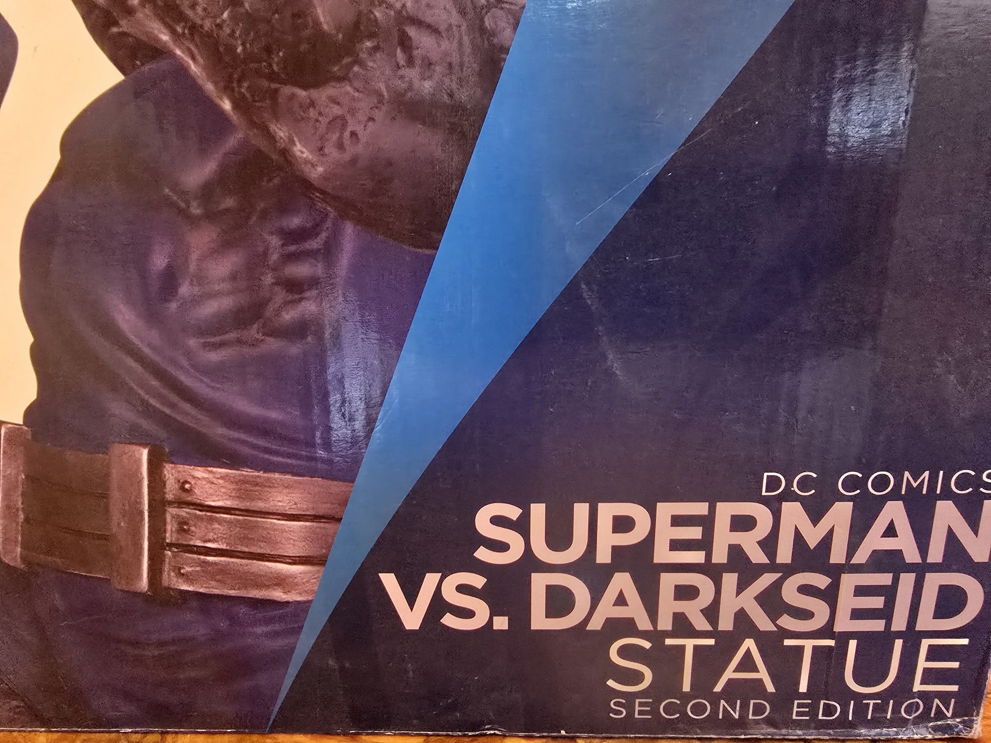 Статуя Superman vs Darkseid
