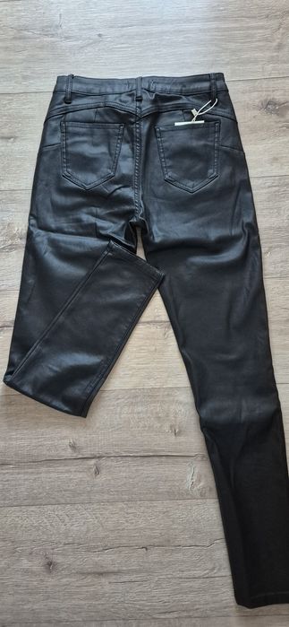 Дънки с камъчета