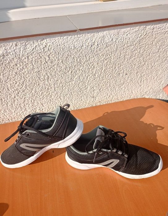 Vând pantofi sport dama produs de calitate superioara mărimea 38