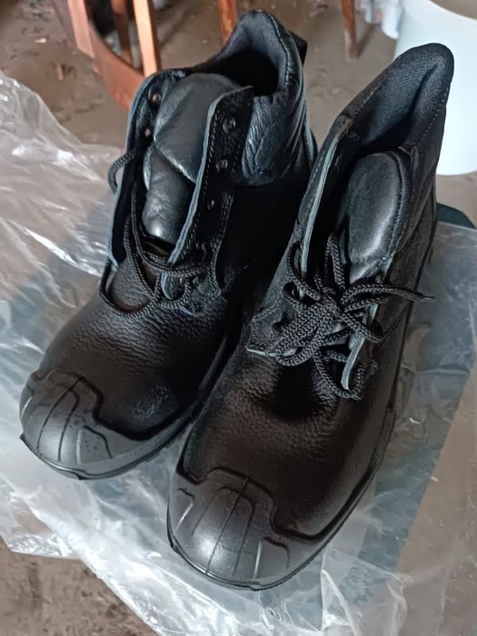 Продам новую обувь