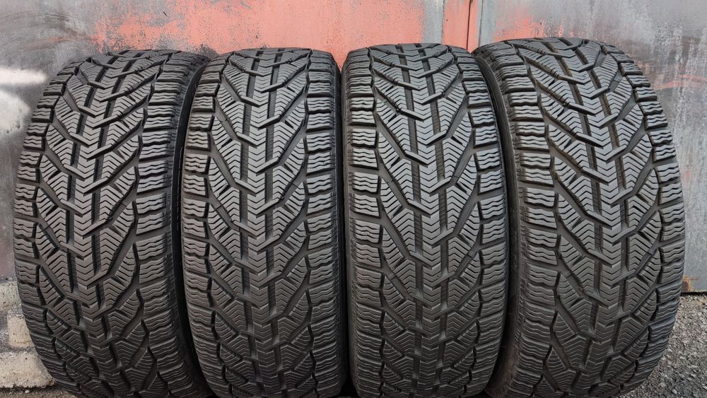 4бр. зимни гуми 215/45/17 Tigar Winter 
dot23
7.9mm
Много добро състоя