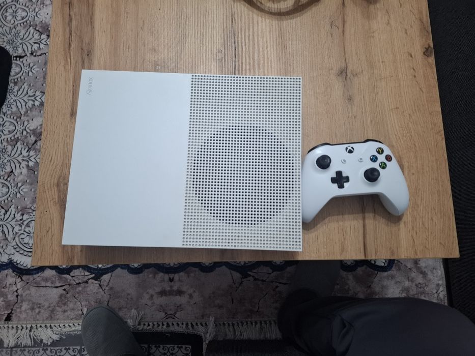Vând xbox one s 500gb