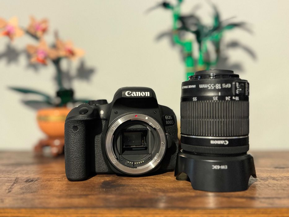 Canon EOS 800D + обектив 18-55mm IS STM