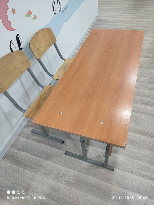 Школьные парты 10комп б/у. В хорошем состоянии