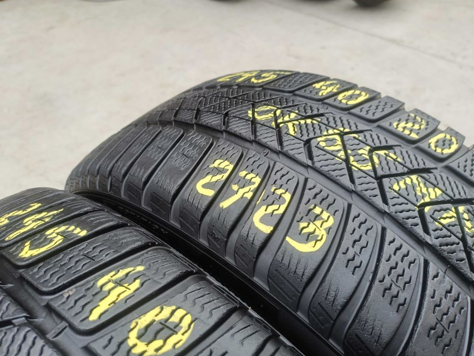Doua anvelope iarna 245 40 20 pirelli sottozero 3 run flat 6,5 mm 2723