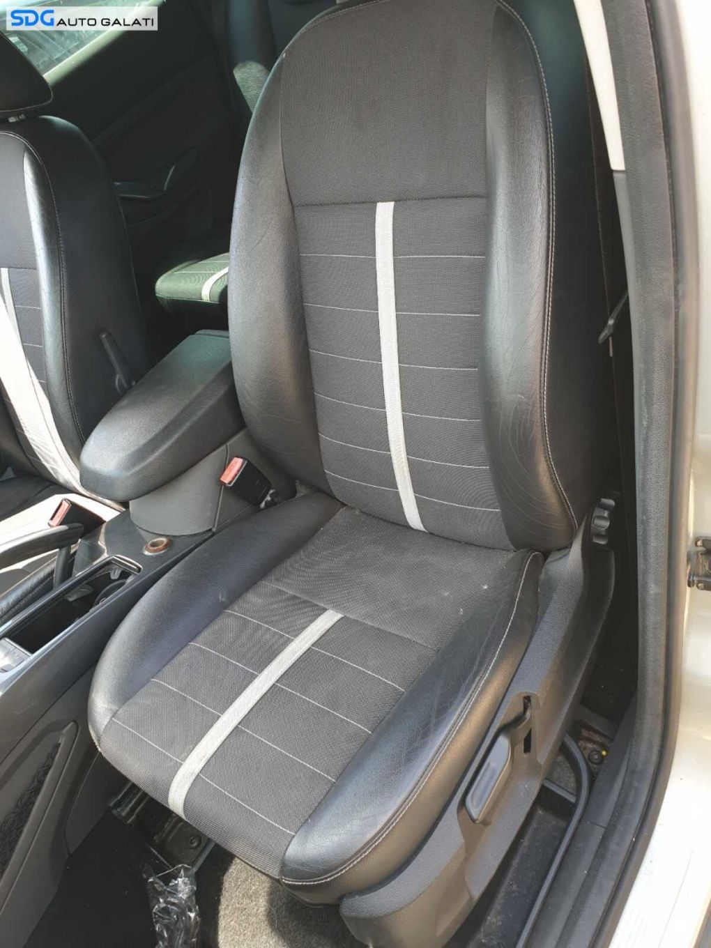 Interior Semipiele Semi Piele Scaun Scaune Fata Stanga Dreapta si Bancheta cu Spatar Ford Kuga 1 2008 - 2013 [C7844]