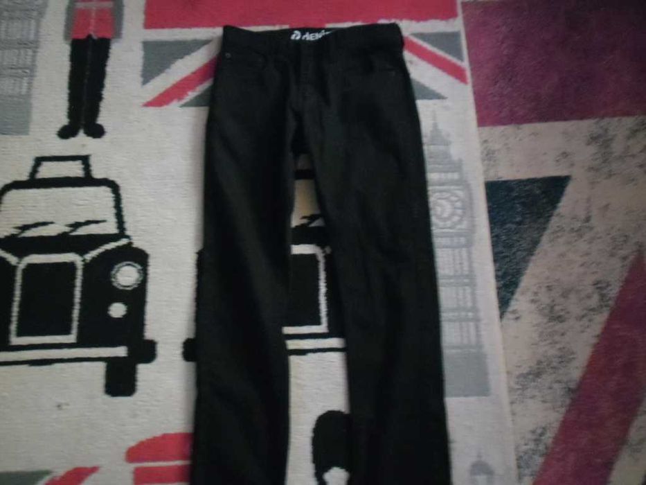 Продавам  дънки нови и пола BIAGGINI