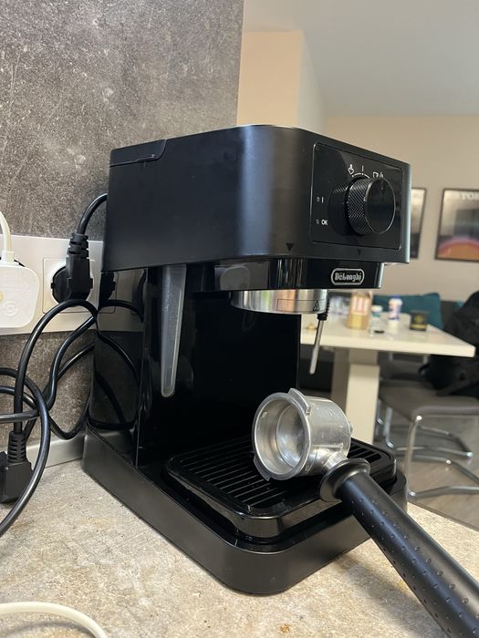 Еспресо Кафемашина DELONGHI EC235.BK