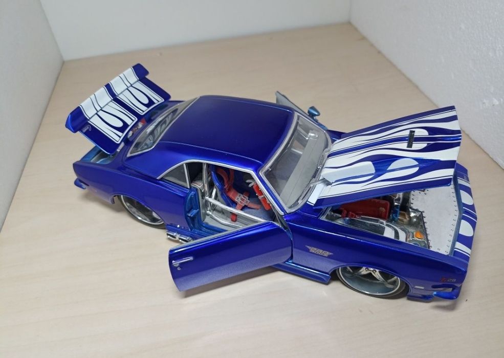 Chevrolet Camaro 
Scara 1:18
Producător maisto 
Material metal+plastic