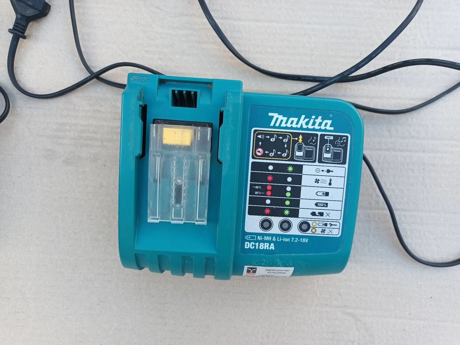 Vând  încărcător rapid Makita original