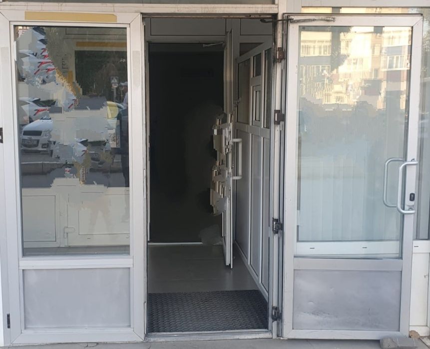 Продам двухстворчатые пластиковые двери
