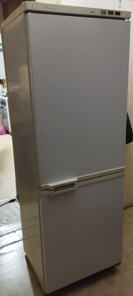 Холодильник двухкамерный Атлант с новыми мотором и фреоном