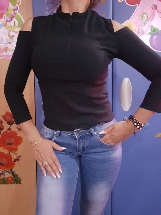 Blugi cu push up +bluza, ambele la doar 45 lei