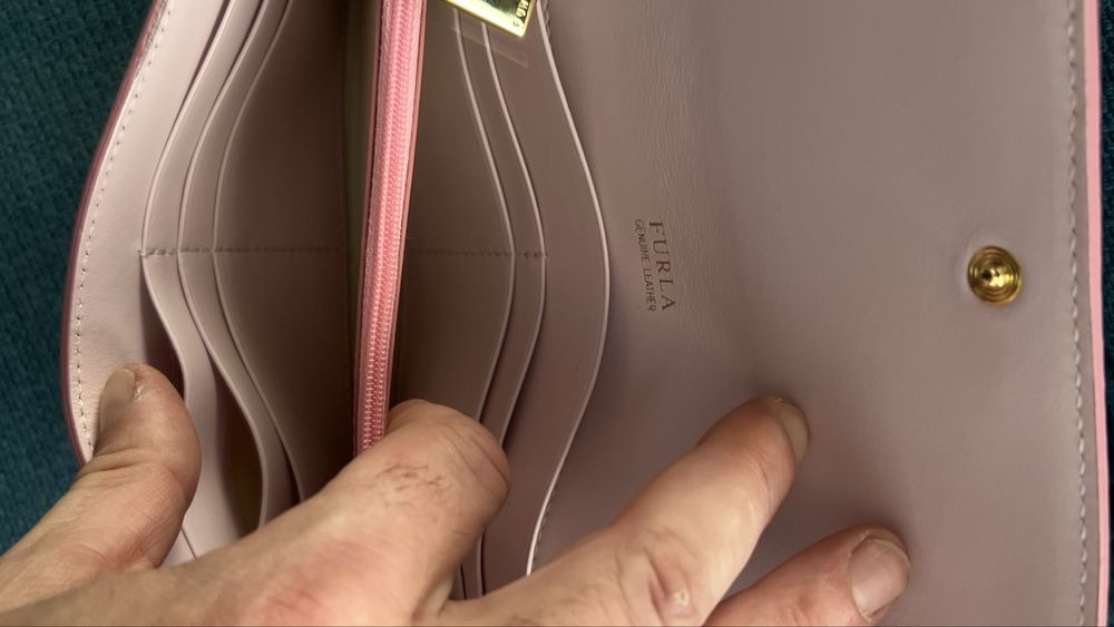 Чисто нов модел Furla Camelia XL.100%оригинал.Жестоки, с етикети