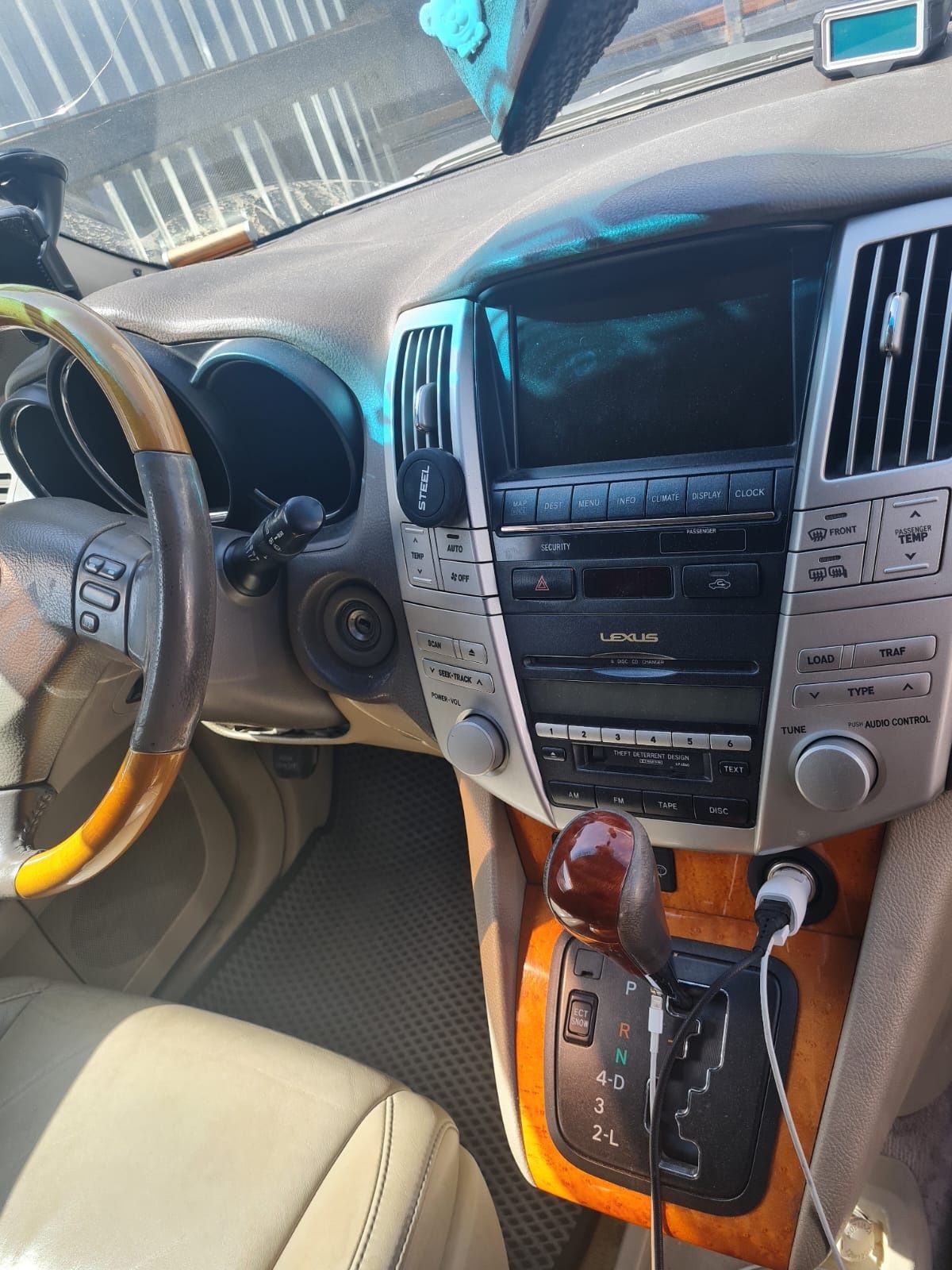 Продается авто Lexus RX330 рестайлинг