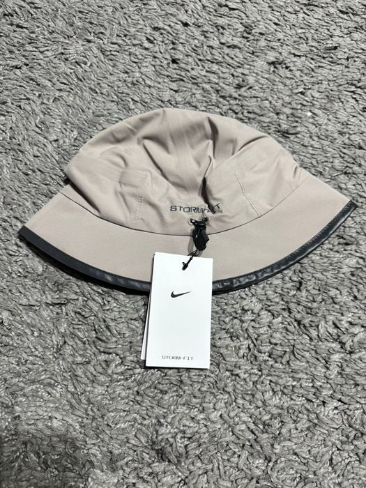 Nou cu etichetă:Nike StormFit marimea  S/M