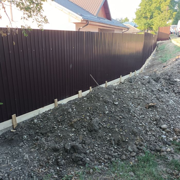 Construim garduri si porti din plasa bordurata sipca metalica