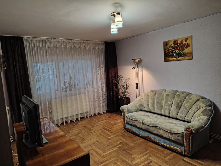 Închiriez apartament cu 3 camere decomandate zona Gării
