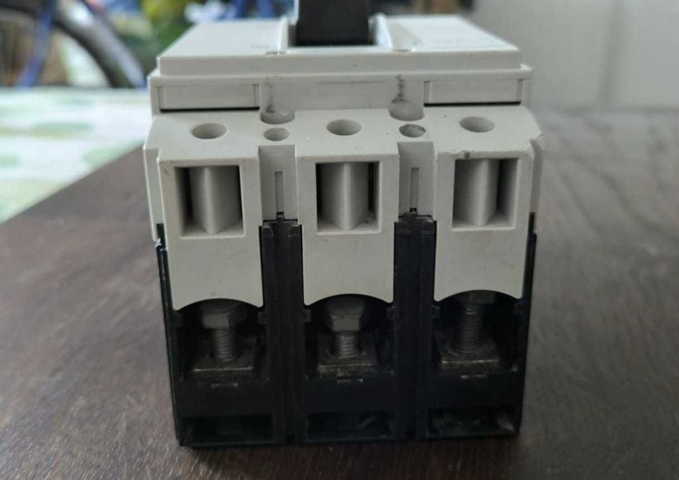 Separator de sarcina/ intrerupator de mare putere