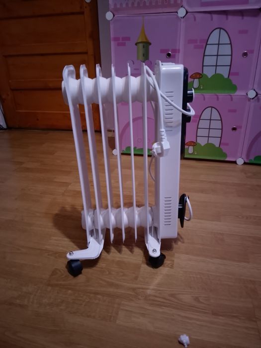 De vânzare calorifer electric 1500 w cu șapte elemenți