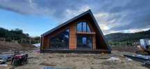 Cabana A Frame si Casa din structura de lemn la cheie de vanzare