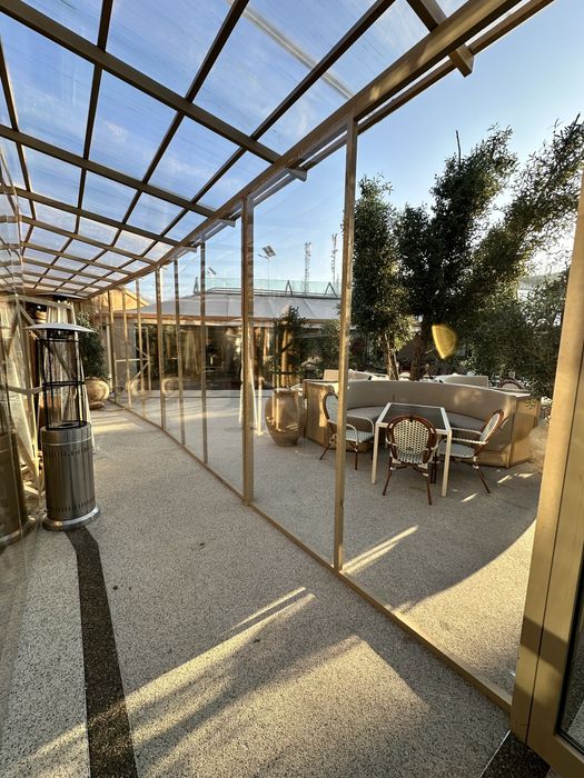 Прозрачный клёнка установка