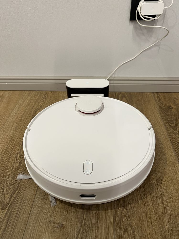 Продам робот пылесос Xiaomi Mi Robot Vacuum-Mop P