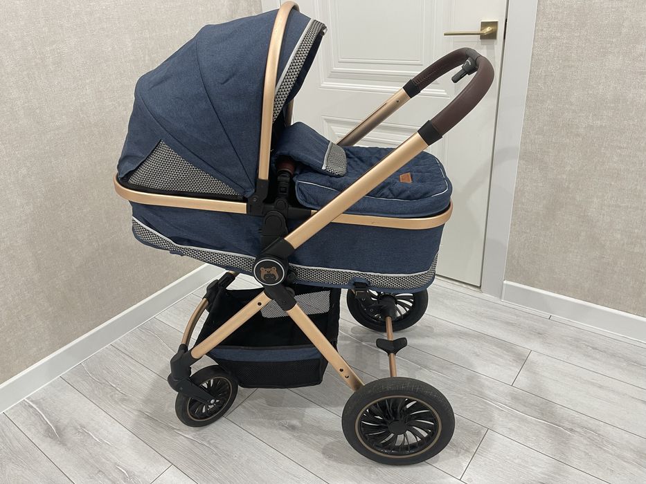 Продам  коляску с автокреслом.