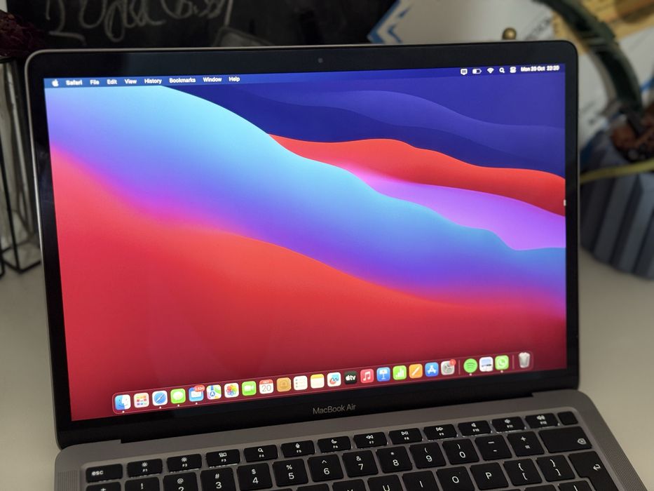 MacBook Air 13″ (2020), cip Apple M1, 8 GB RAM, 256 GB SSD