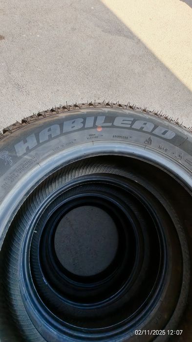 Продам комплект зимних шин