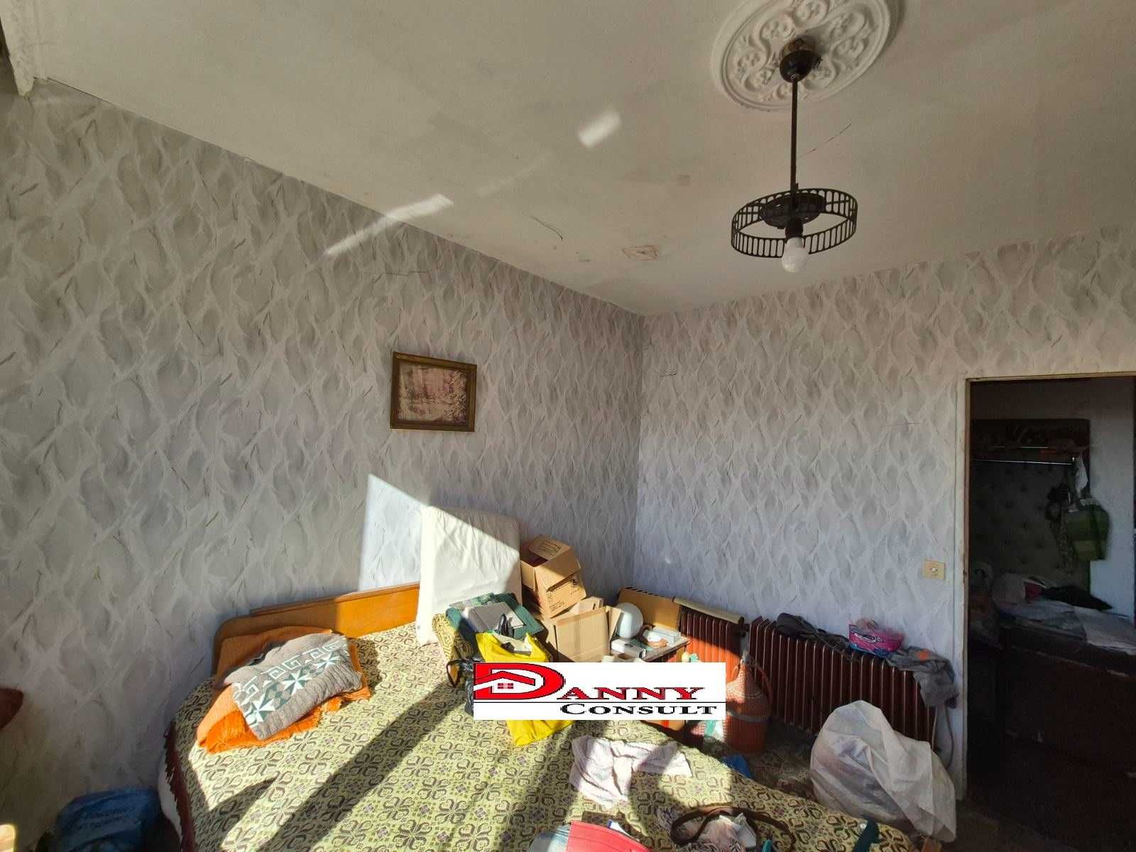 Тристаен апартамент в гр. Горна Оряховица, кв. "Гарата"