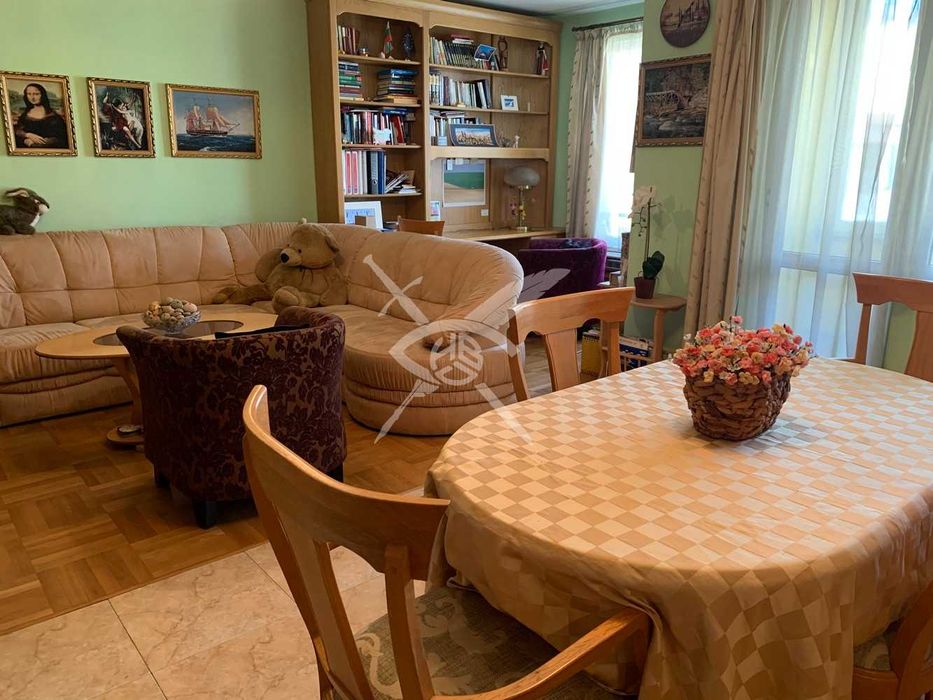 Продава се Тристаен апартамент в София, Център - 105 кв.м за 3191 €/кв.м - Снимка #3