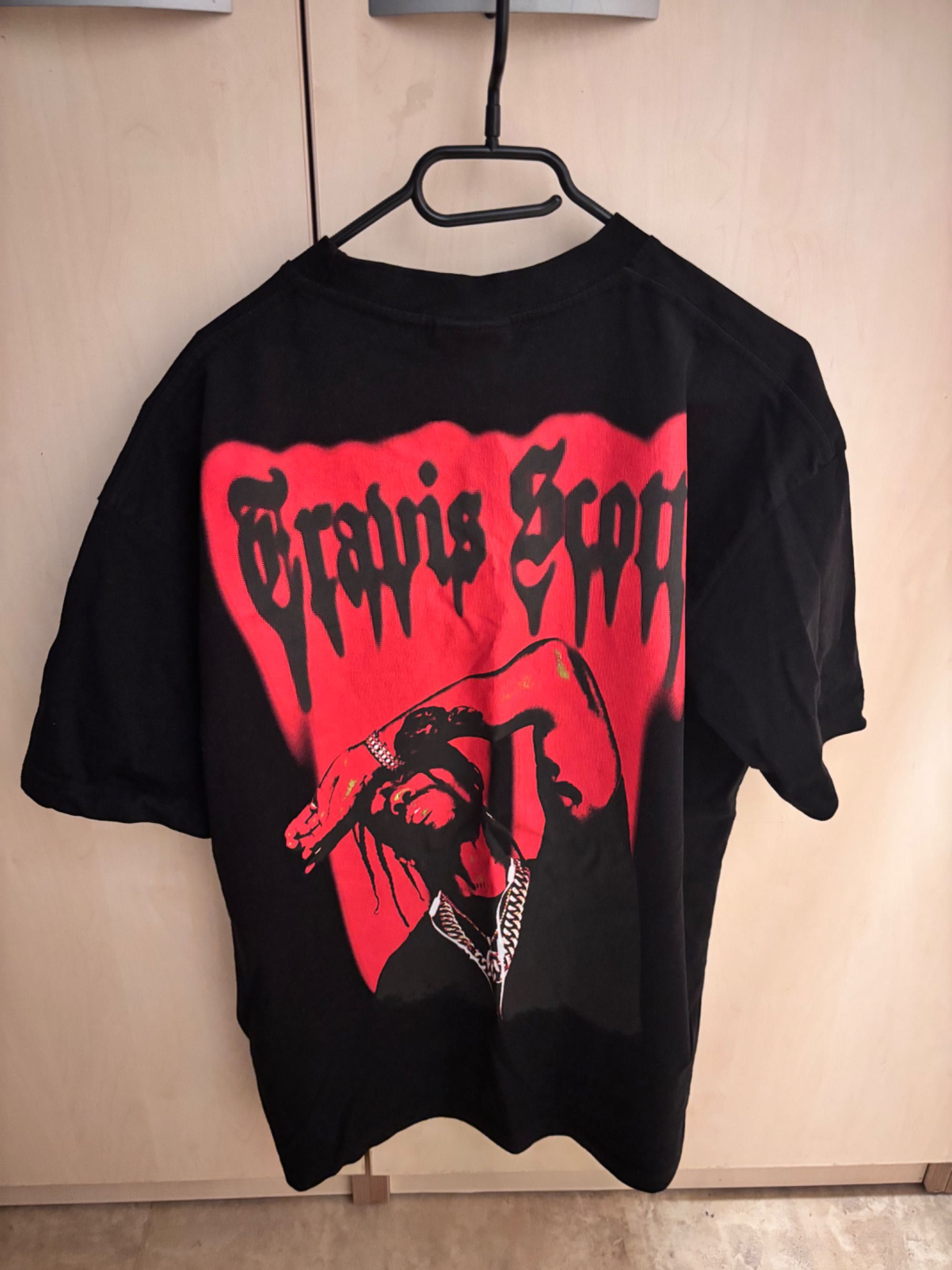 Tricouri de vanzare (Barrow, ASSC, Travis Scott)