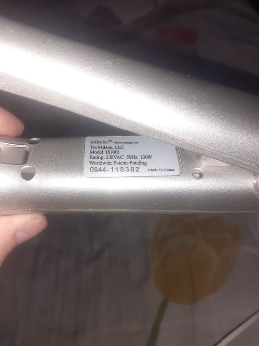 Продаёться утюг для волос фирмы inStyler.