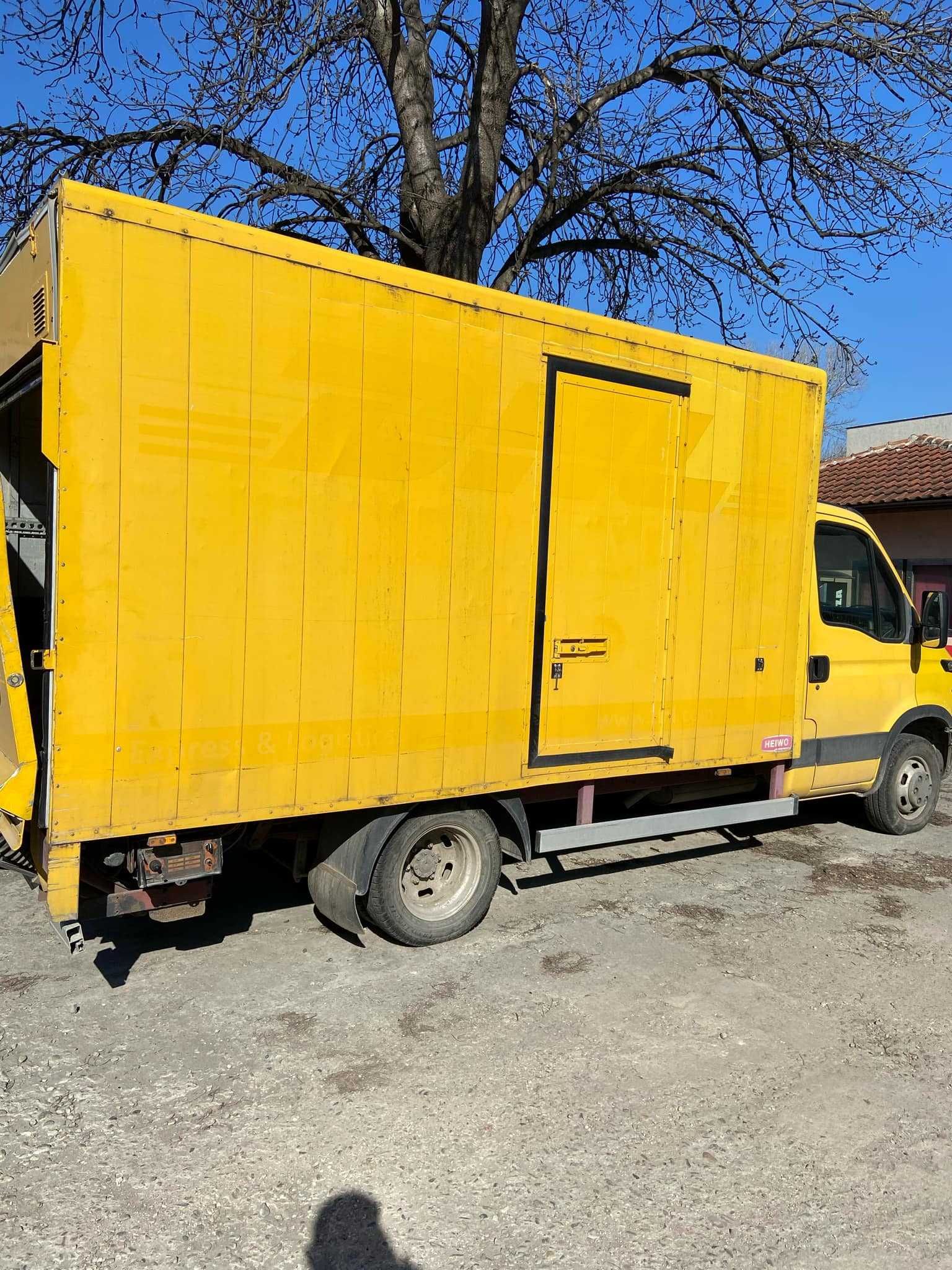 Бус под наем с падащ борд и шофьор